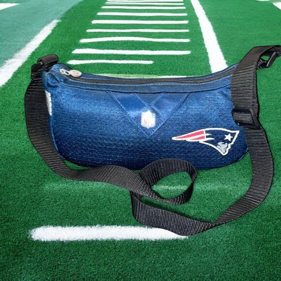 New England Patriots Womens Purse Crossbody Bag Football NFL Handbag Gameday - Picture 1 of 14
